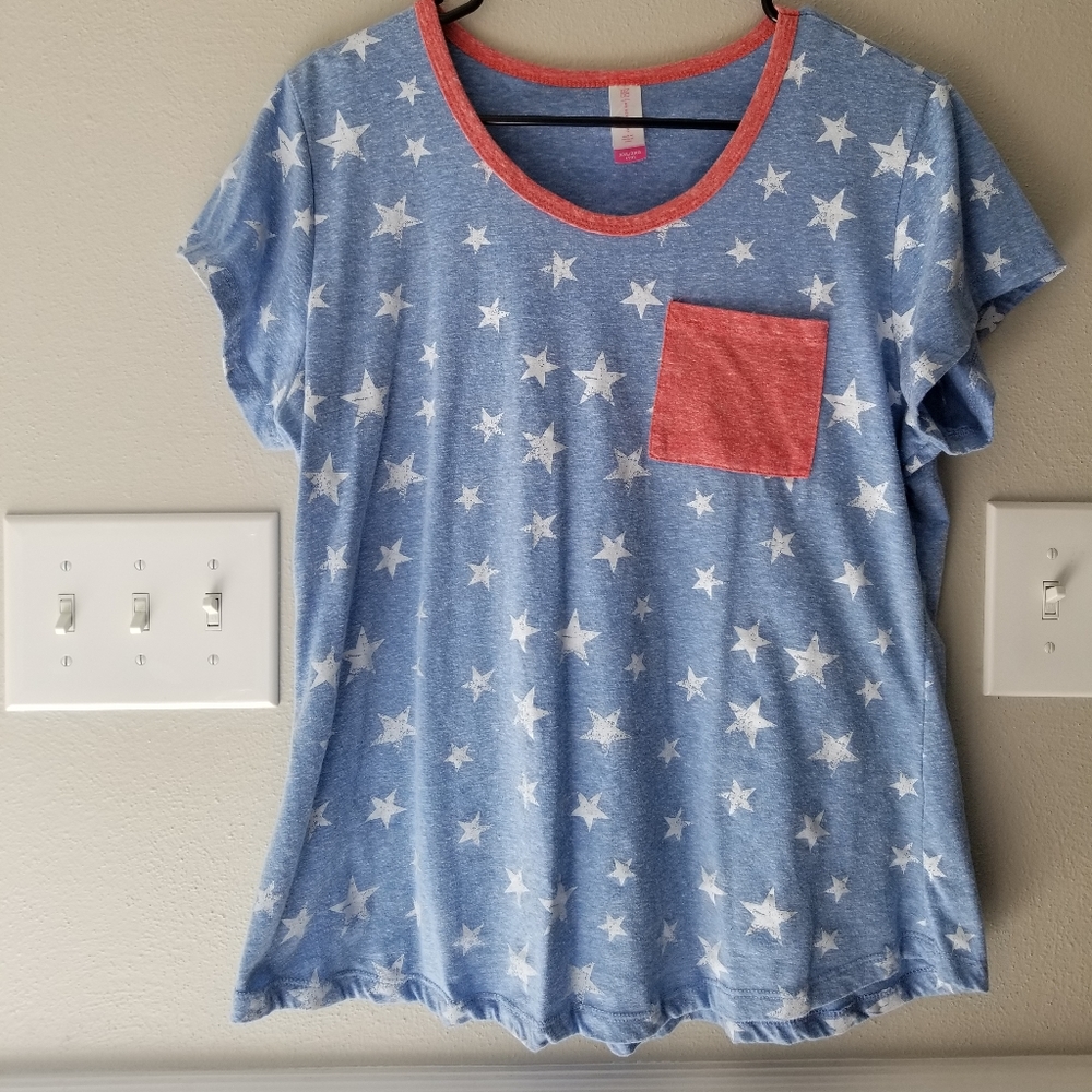 No Boundaries Womens 2XL Red, White, and Blue 4th of July Star T-shirt
